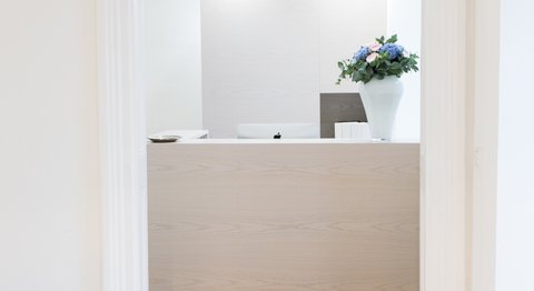 Dr. med. univ. Nadine Mothes-Luksch - Hautärztin Wien 1010