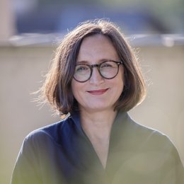 Dr. Márta Ildikó Farkas, Ph.D. - Psychiaterin Stockerau 2000