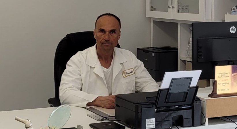 Univ. Prof. Dr. med. univ. Radek Hart, PhD., FRCS, MHA - Orthopäde 1110 Wien