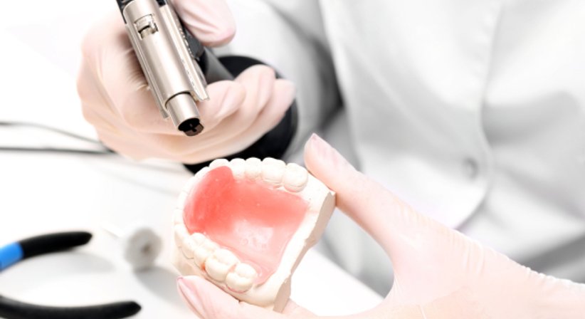 Teil- und Totalprothetik - Dr. med. dent. Claudia Moser - Zahnärztin Innsbruck 6020