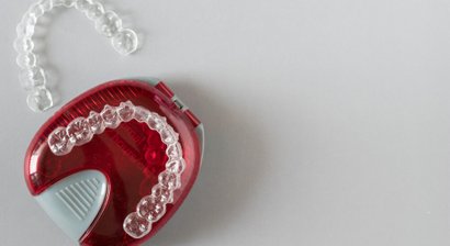 Kieferorthopädie (festsitzende Zahnspange, Alignertherapie)