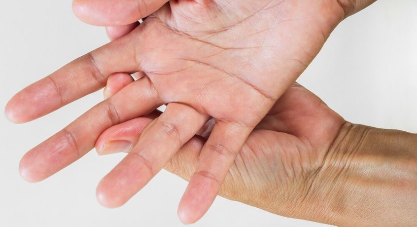 Schnellender Finger (Tendovaginitis stenosans) bei Dr. Oliver Pieper