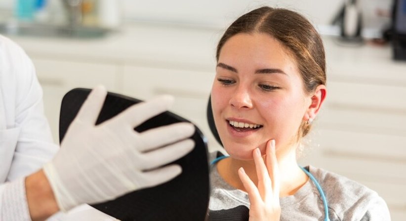 Ästhetische Zahnfüllungen bei Dr. Sera Eren