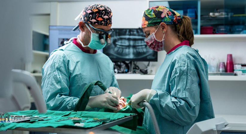 Keramikimplantate - Dr. Tobias Salfinger, MSc - Zahnarzt Roitham 4661