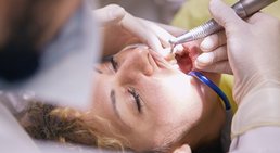 Dr. med. univ. Dr. med. dent. Jangi Akhondi - Zahnarzt 1130 Wien