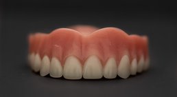 Dr. med. univ. Dr. med. dent. Jangi Akhondi - Zahnarzt 1130 Wien