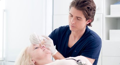 Faltenbehandlung mit Hyaluronsäure