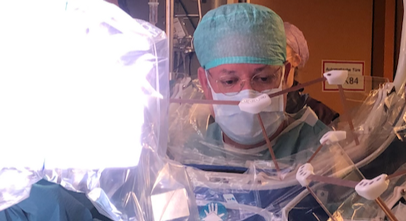 Implantation und Wechsel von Einkammer, Zweikammer, Herzschrittmachern und Defis und - Dr. med. univ. Cesar Khazen Vielma - Herzchirurg Wien 1010