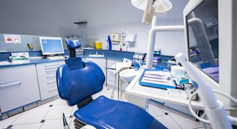 Dr. Maximilian Putz - Zahnarzt Wien 1020