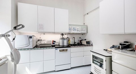 Praxis - Dr. med. univ. Cora Haller-Waschak - Zahnärztin Wien 1180