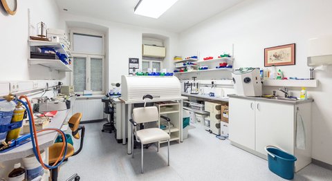 Praxis - Dr. med. univ. Cora Haller-Waschak - Zahnärztin Wien 1180