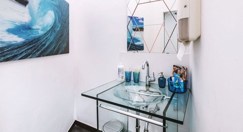 Praxis - Dr. med. univ. Cora Haller-Waschak - Zahnärztin Wien 1180