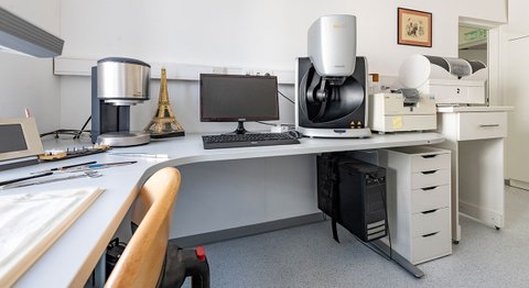 Praxis - Dr. med. univ. Cora Haller-Waschak - Zahnärztin Wien 1180