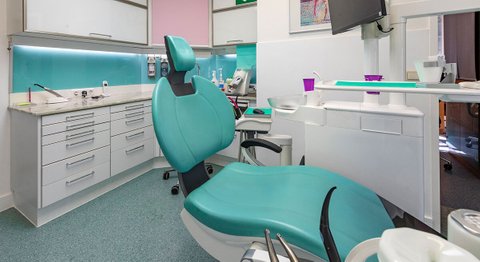 Praxis - Dr. med. univ. Cora Haller-Waschak - Zahnärztin Wien 1180