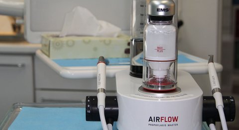 Praxis - Dr. med. univ. Cora Haller-Waschak - Zahnärztin Wien 1180