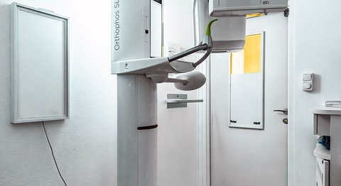 Praxis - Dr. med. univ. Cora Haller-Waschak - Zahnärztin Wien 1180