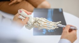 OA Dr. Rene Simon - Orthopäde Baden 2500