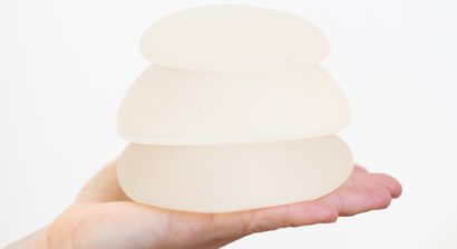 Brustvergrößerung mit Implantaten