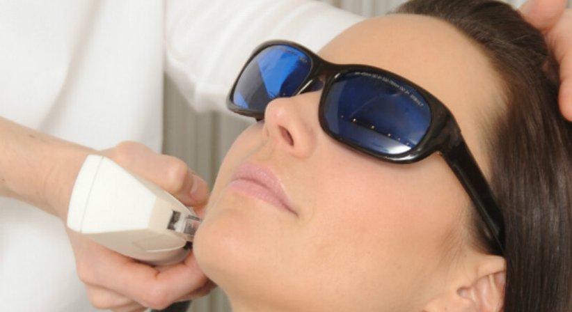 Schönheitsbehandlungen bei JUVENIS in Wien - Ao. Univ.Prof. Dr. Tamara Kopp - Hautärztin Wien 1010