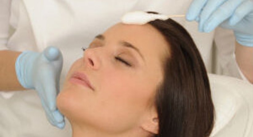 Schönheitsbehandlungen bei JUVENIS in Wien - Ao. Univ.Prof. Dr. Tamara Kopp - Hautärztin Wien 1010