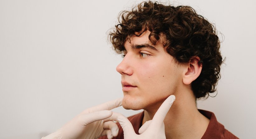 Kinnkorrektur: Vaser®-Fettabsaugung  - Doz. Dr. Georg Huemer - Plastischer Chirurg Linz 4020