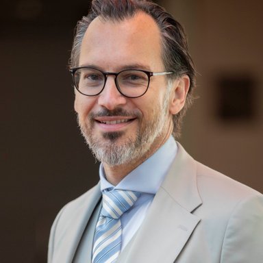 Doz. Dr. Georg Huemer - Plastischer Chirurg Linz 4020