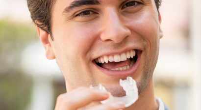 Unsichtbare Zahnspangen