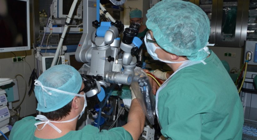 Stimmbandchirurgie/Mikrolaryngoskopie - OA Dr. Matthias Grabner - HNO-Arzt Klosterneuburg 3400