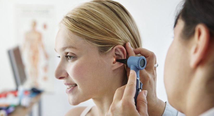 Beratung zur Verbesserung von Hörstörungen - Dr. Peter Karl Hallmann - HNO-Arzt Wien 1220