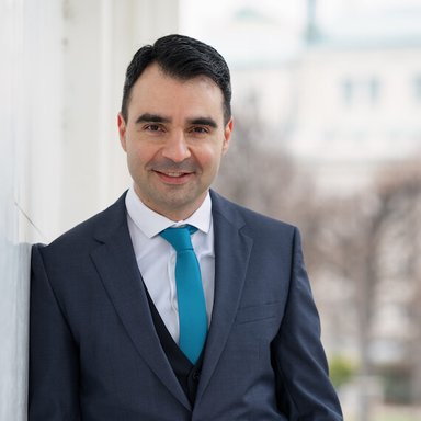 Dr. med. univ. Özkan Özdemir - Plastischer Chirurg Wien 1190