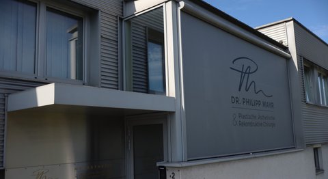 Dr. Philipp Mayr - Plastischer Chirurg Leonding 4060