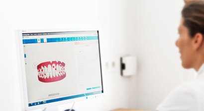 Invisalign® und unsichtbare Zahnspangen