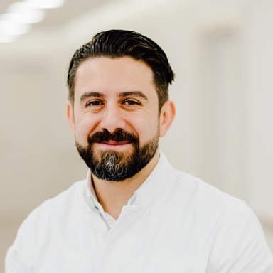 Dr. med. univ. Ali Saalabian - Plastischer Chirurg Wien 1010