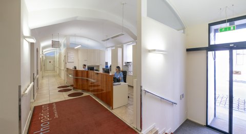 OA Dr. Michael Yaser Akta - Orthopäde Wien 1070
