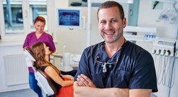 Dr. med. dent. Alfred Klein, MSc in Parodontologie - Zahnarzt Hallwang-Mayrwies 5300