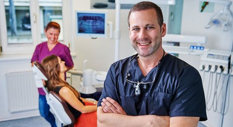 Dr. med. dent. Alfred Klein, MSc in Parodontologie - Zahnarzt Hallwang-Mayrwies 5300