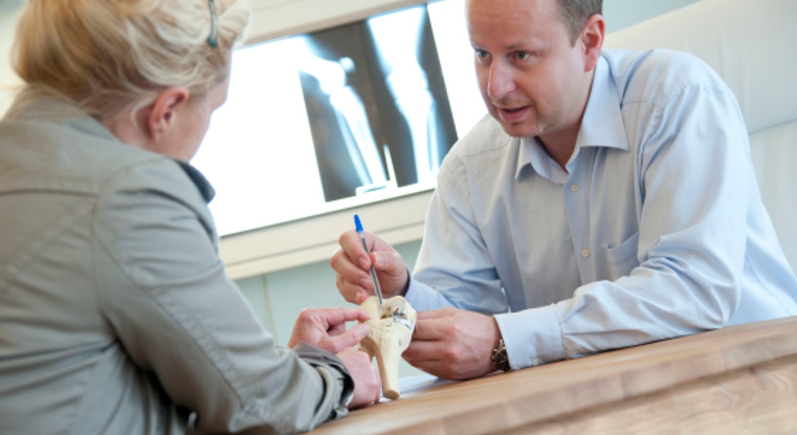 Dr. Markus Baumgartner Konservative (nicht chirurgische) Leistungen Orthopäde in 2700 Wiener