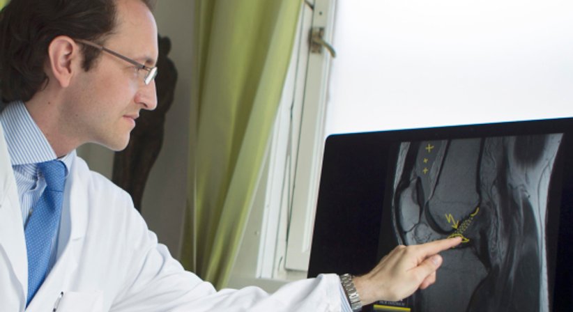 Klinische Untersuchung / Bildbesprechung - Assoc. Prof. Priv.-Doz. Dr. Klaus M. Friedrich - Radiologe Baden 2500