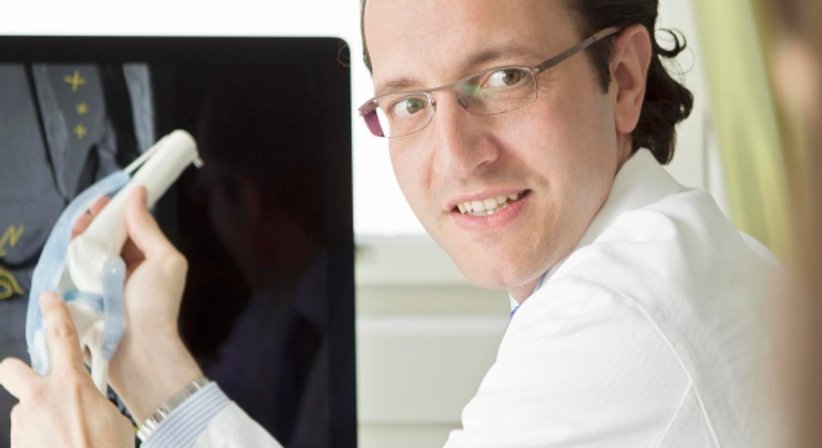 Klinische Untersuchung / Bildbesprechung - Assoc. Prof. Priv.-Doz. Dr. Klaus M. Friedrich - Radiologe Baden 2500