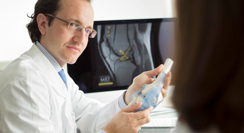 Klinische Untersuchung / Bildbesprechung - Assoc. Prof. Priv.-Doz. Dr. Klaus M. Friedrich - Radiologe Baden 2500