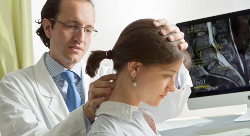 Klinische Untersuchung / Bildbesprechung - Assoc. Prof. Priv.-Doz. Dr. Klaus M. Friedrich - Radiologe Baden 2500