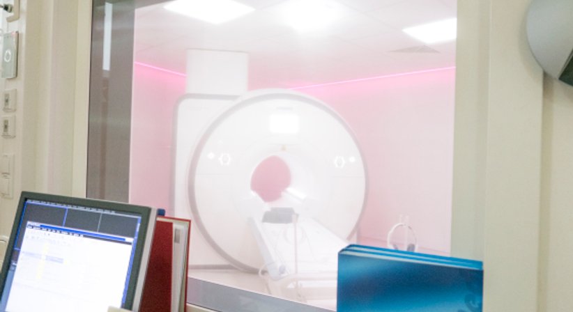 MRT Untersuchung - Assoc. Prof. Priv.-Doz. Dr. Klaus M. Friedrich - Radiologe Baden 2500