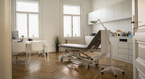 Dr. med. Eva Schornsteiner - Orthopädin Wien 1080