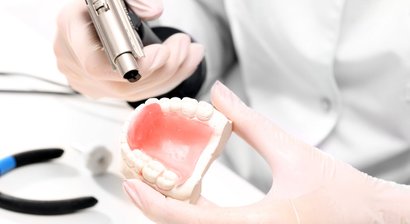 Teil- und Totalprothesen