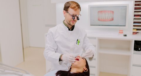 Dr. Lutz Hodecker - Zahnarzt Wien 1010