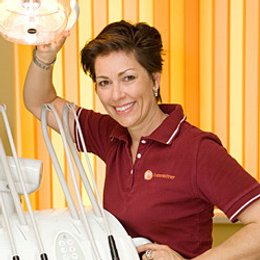 Dr. Lydia Busenlechner - Zahnärztin Schwadorf 2432