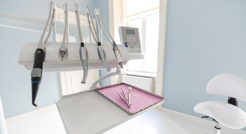Dr. med. dent. Timea Wicker - Zahnärztin Wien 1010