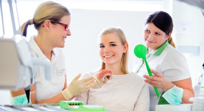 Kieferorthopädie – Zahnspange / Invisalign-Methode