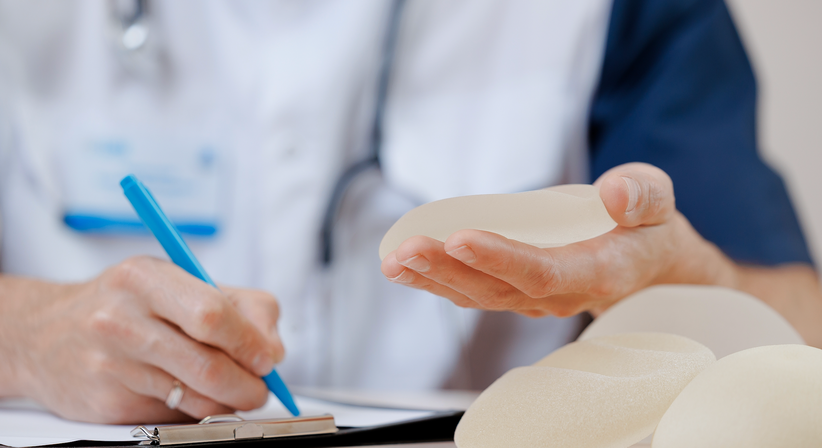 Brustvergrößerung mit Implantaten oder Eigengewebe / Brustverkleinerung /Bruststraffung - Dr. Peter Pumberger - Plastischer Chirurg Salzburg 5020