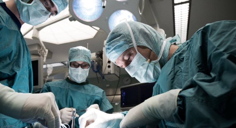 Kniechirurgie - Hospitationszentrum für Kniechirurgie UKH Linz  - Dr. Jürgen Barthofer - Unfallchirurg Linz 4020